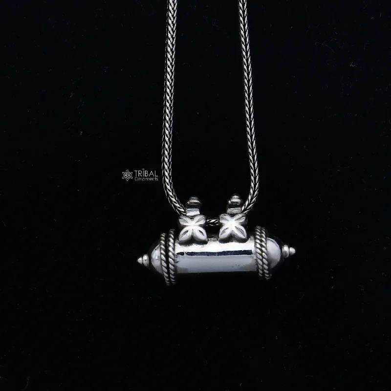 Trendy Minimalist Jewelry For Everyday Wear 925 Sterling silver handmade vintage customized design amulet pendant, box pendant, container pendant, mantra box, silver tabiz nsp851